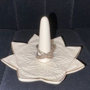 925 Silver Crisscross Ring Size 6